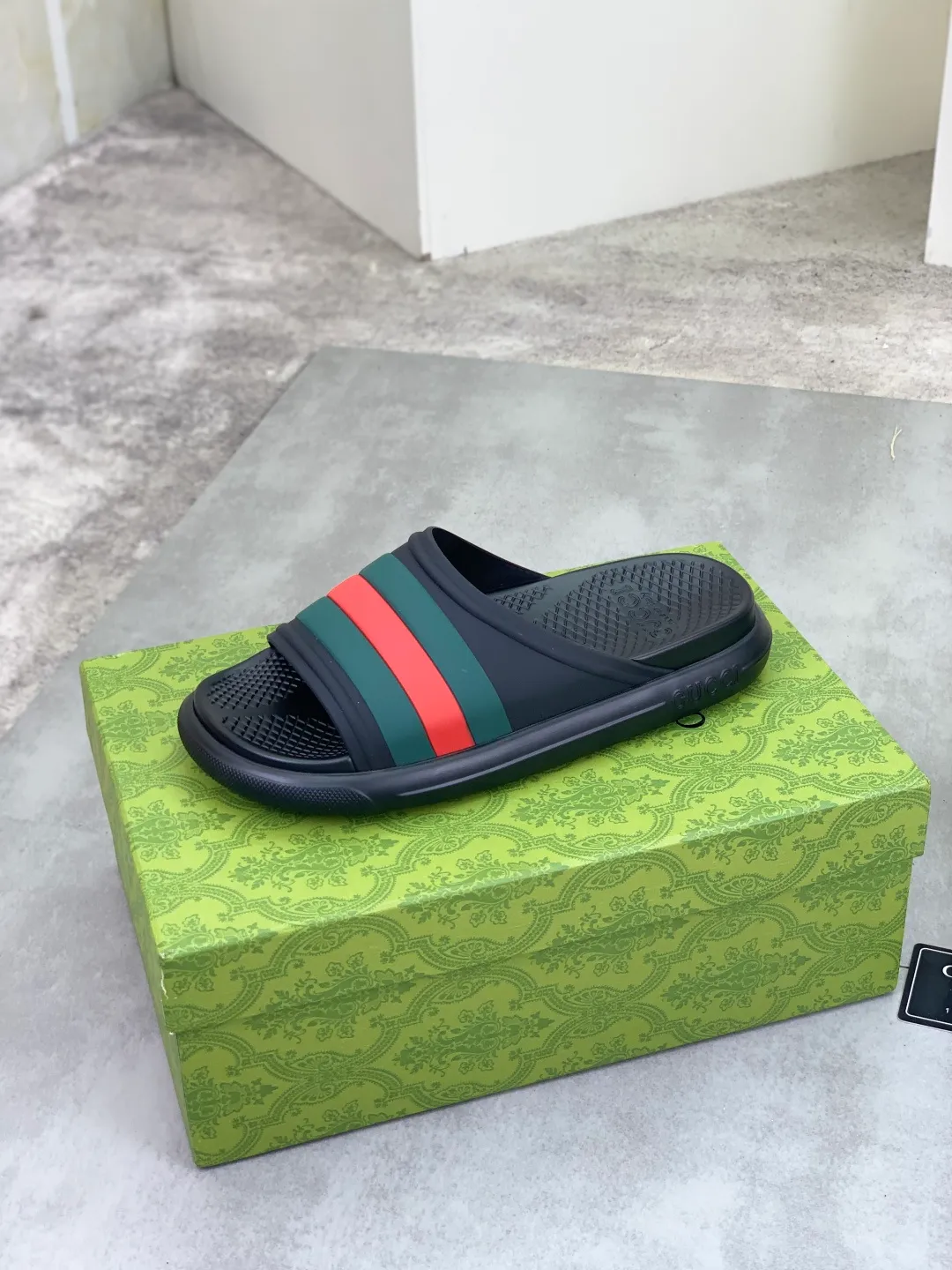 Men's Men's Shoes 💰P300💰[New Style] High Version 🎁🎁🎁 GUCCI New Year of the Snake casual slippers, original official website, perfect workmanship, transmitting a kind of noble luxury, sublimating its definition of luxury in Gucci's high-end extraordinary craftsmanship. Original Gucci double G combination outsole, code number: 35-46, complete package